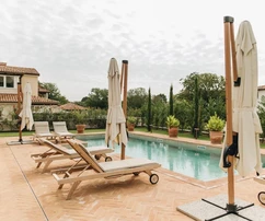 Istria, cerca de Višnjan, villa de lujo de piedra con piscina climatizada y amplia finca