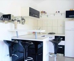 Casa in pietra di Ciovo con ormeggio privato e vista sul mare