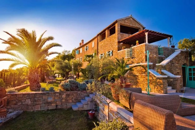 Villa con vista panoramica su Montona in vendita in Croazia