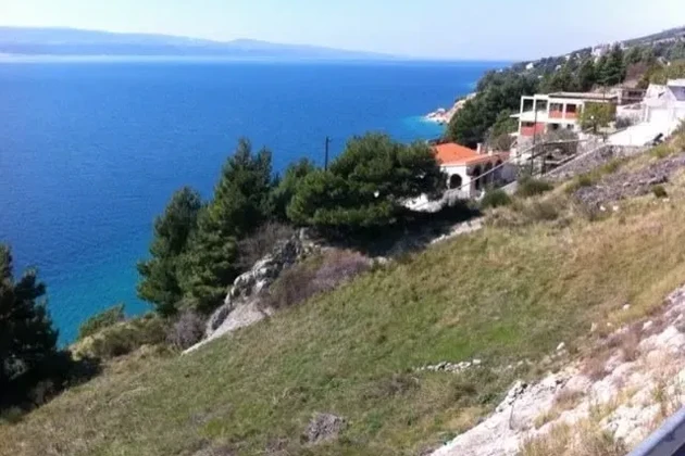 Omiš, Mimice, terrain constructible de 1563 m², à 90 m de la mer