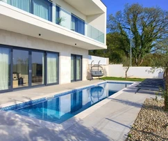 EXCLUSIVE URBAN VILLA WITH SWIMMING POOL AND PANORAMIC SEA VIEW, IN ATTRACTIVE LOCATION!