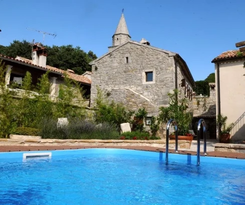 Istrie, Gračišće – Trio enchanteur de maisons en pierre rénovées avec piscine privée