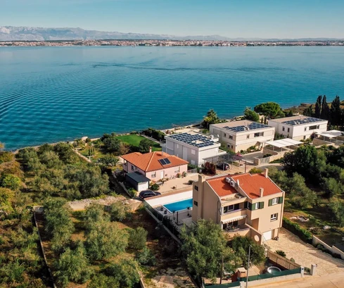 Freistehendes Haus mit Pool in Preko zu verkaufen in Kroatien