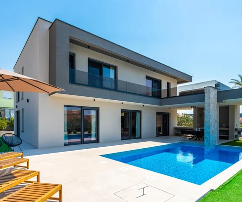 Brodarica, moderne Villa mit Swimmingpool, 283,62 m²