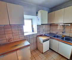 MAISON EN PIERRE INDIVIDUELLE DANS UN EMPLACEMENT ATTRACTIF, À 400 M DE LA MER !