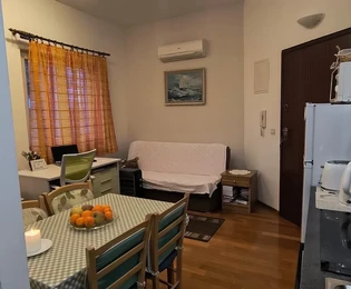 Split, Duilovo, Wohnung mit einem Schlafzimmer 33m2 mit überdachtem Parkplatz