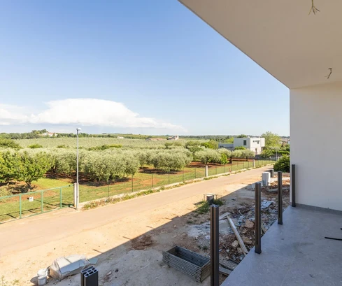 Istria, Zambratija - Novo postavený byt na prízemí s krytou terasou