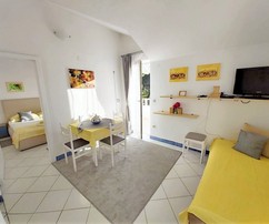 Luxusvilla medencével és közvetlen tengerparti hozzáféréssel Čiovón