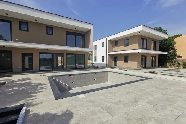 Svetvinčenat, Smoljanci - Neugebaute moderne villa mit pool zum verkauf
