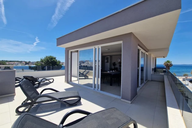 Vir, two-storey apartment 40 m from the sea, roof terrace with panoramic sea view