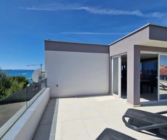 Vir, appartamento su due piani a 40 m dal mare, terrazza sul tetto con vista panoramica sul mare