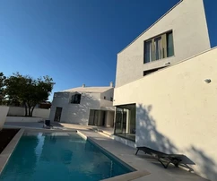 Maison jumelée à vendre à Pučišća sur l'île de Brač : excellente opportunité d'investissement en Croatie