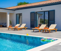 Istria, Labin: Pôvabný dom s bazénom v obci