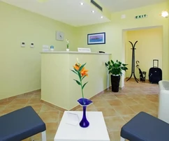 Korčula, Vela Luka, hotel 612,5 m2 z siedmioma apartamentami, w pierwszym rzędzie do morza