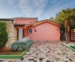 Istria, Umago, villa moderna con piscina e cortile privato in vendita