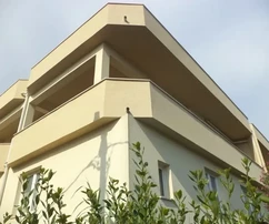 K. Gomilica, appartement confortable de 3 pièces de 230 m2 avec grande terrasse