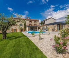 Istria, Brtonigla – Villa de piedra única con piscina en venta