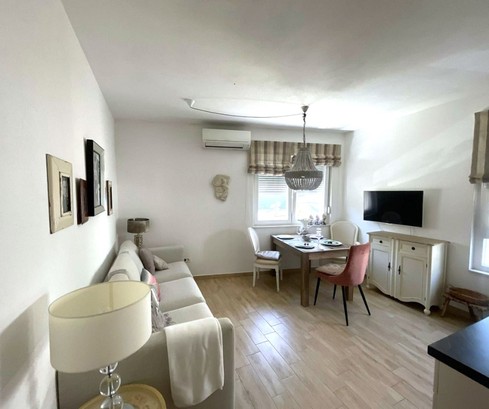 Šarmantný byt v Splite so súkromným dvorom na predaj