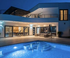 Villa de luxe avec piscine à vendre à Svetvinčenat en Croatie