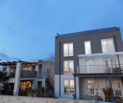 Deux immeubles d'appartements avec vue sur la mer, à seulement 100 m de la plage, Medulin, ISTRIE