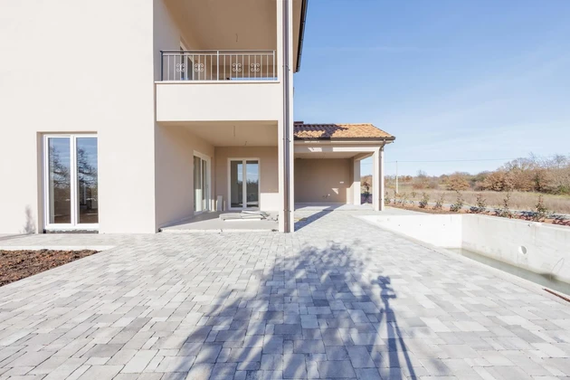 Istrien, Žminj, Haus mit Pool und Blick auf den Weinberg in einer privaten Anlage, Neubau