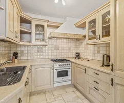 Villa de lujo en venta a solo 30 metros del mar en Umag, Croacia