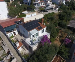 Čiovo, Okrug G. casa indipendente di 224 m2, seconda fila dal mare, vista mare