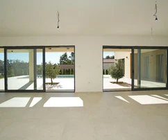 Istria, Žminj, moderná novostavba s bazénom a solárnou elektrárňou