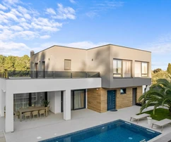 Pula, Veli Vrh - moderne, freistehende Villa mit beheiztem Pool, Fitnessraum, Taverne und Garage