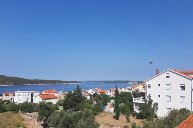 Nový byt s otvoreným výhľadom na more, 150 m od pláže!