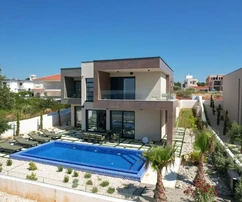 Schöne moderne Villa mit luxuriösem Touch