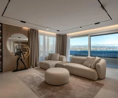 Spacieux appartement de quatre chambres à vendre avec vue sur la mer en Croatie