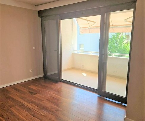 Prostorný byt u Splitu s garáží nedaleko moře