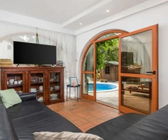 VILLA INDIPENDENTE CON PISCINA E VISTA MARE, IN POSIZIONE TRANQUILLA!