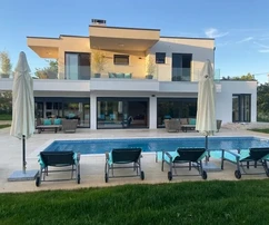 Villa attraente con piscina in un ampio giardino, Poreč, ISTRIA