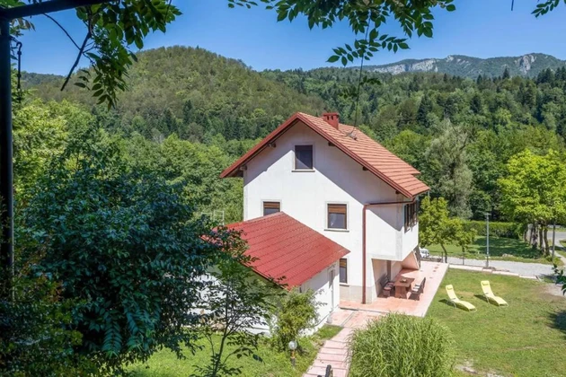 Gorski kotar, Brod na Kupi, casa completamente amueblada 250 m², jacuzzi, garaje