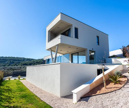 Villa en venta con piscina y vista al mar en Croacia
