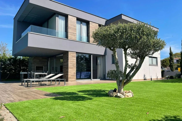 Krk - Environs : Villa moderne avec piscine et vue panoramique sur la mer