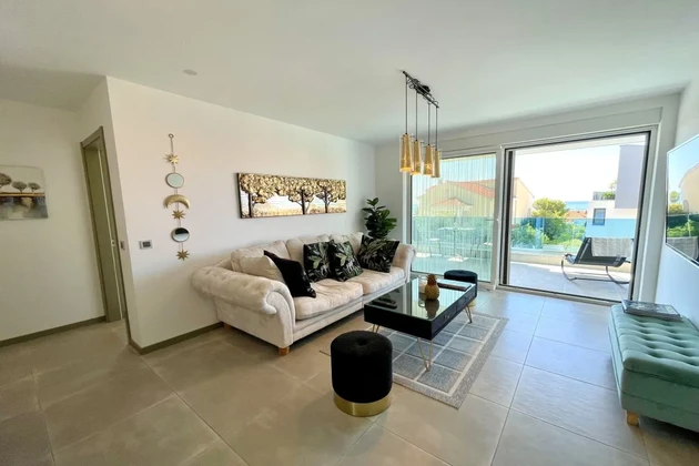 MODERN APARTMENT WITH SWIMMING POOL AND SEA VIEW, IN AN ATTRACTIVE LOCATION!
