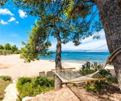 Brač, Supetar – proprietà di lusso per vacanze – prima fila sul mare.