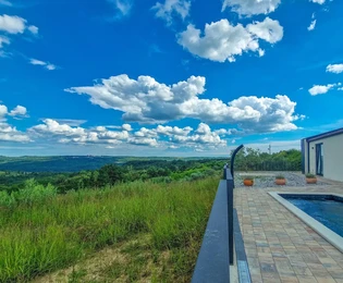 Casa con piscina e vista panoramica disponibile per l'acquisto in Croazia