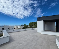 Zadar, Petrčane, penthouse se střešní terasou a výhledem na moře
