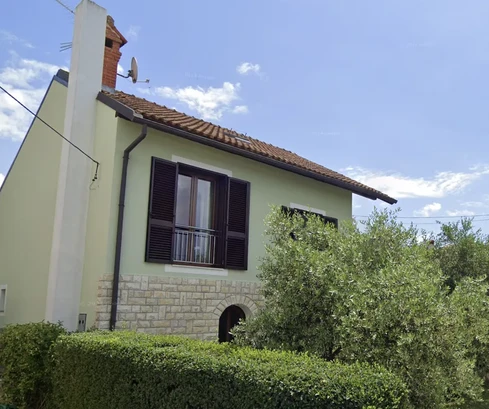 Buje, Istria: Dom s výhľadom na more a Alpy