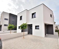 Vodice - S1 dvojdom 450 m od centra