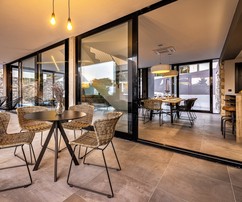 Luxusvilla auf Brač in unmittelbarer Nähe zum Meer mit Pool und Garage