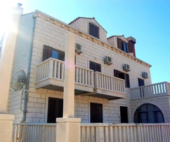 Kamenný apartmánový dům v Dubrovníku