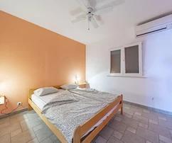 Haus mit 5 Wohnungen in Vela Luka auf Korčula zu verkaufen in Kroatien