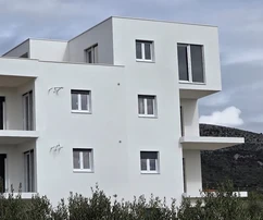 Seget D., apartamento de 2 dormitorios de 64 m2, edificio nuevo, vista al mar, listo para entrar a vivir pronto