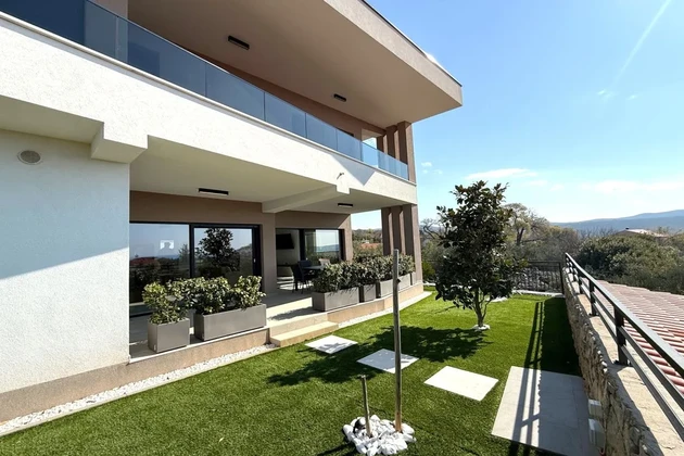 NEW DETACHED HOUSE WITH POOL AND OPEN SEA VIEW!