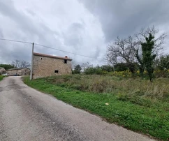 Pazin, Istrie: Stavební pozemek s projektem blízko centra